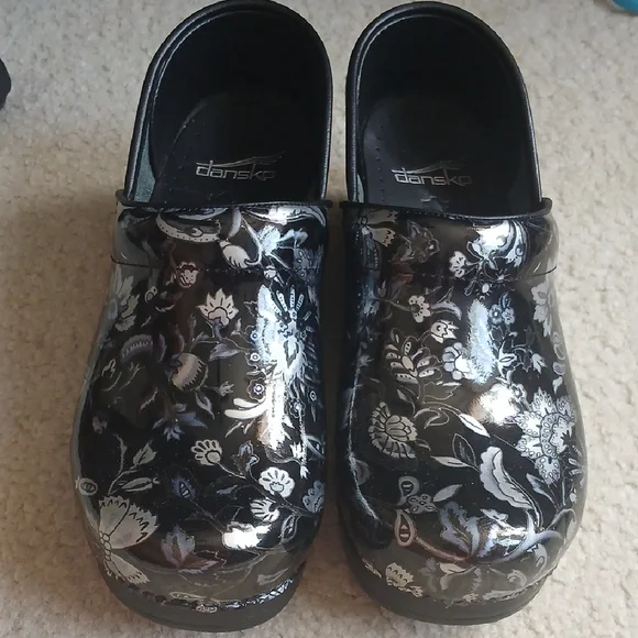 Dansko Closed-Back Clog In Black With Metallic Floral Design Womens 7 - Picture 3 of 7